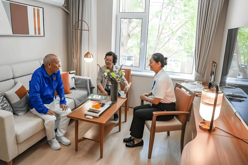 如何成为一名合格的养老护理员?——从零开始的行动指南